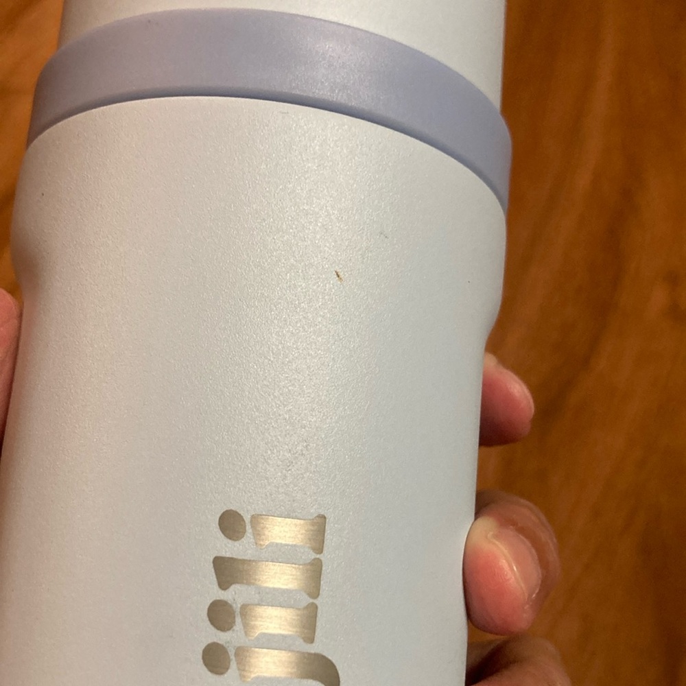 Jiji White and Gray Insulated Baby travel Bottle - Picture 8 of 9
